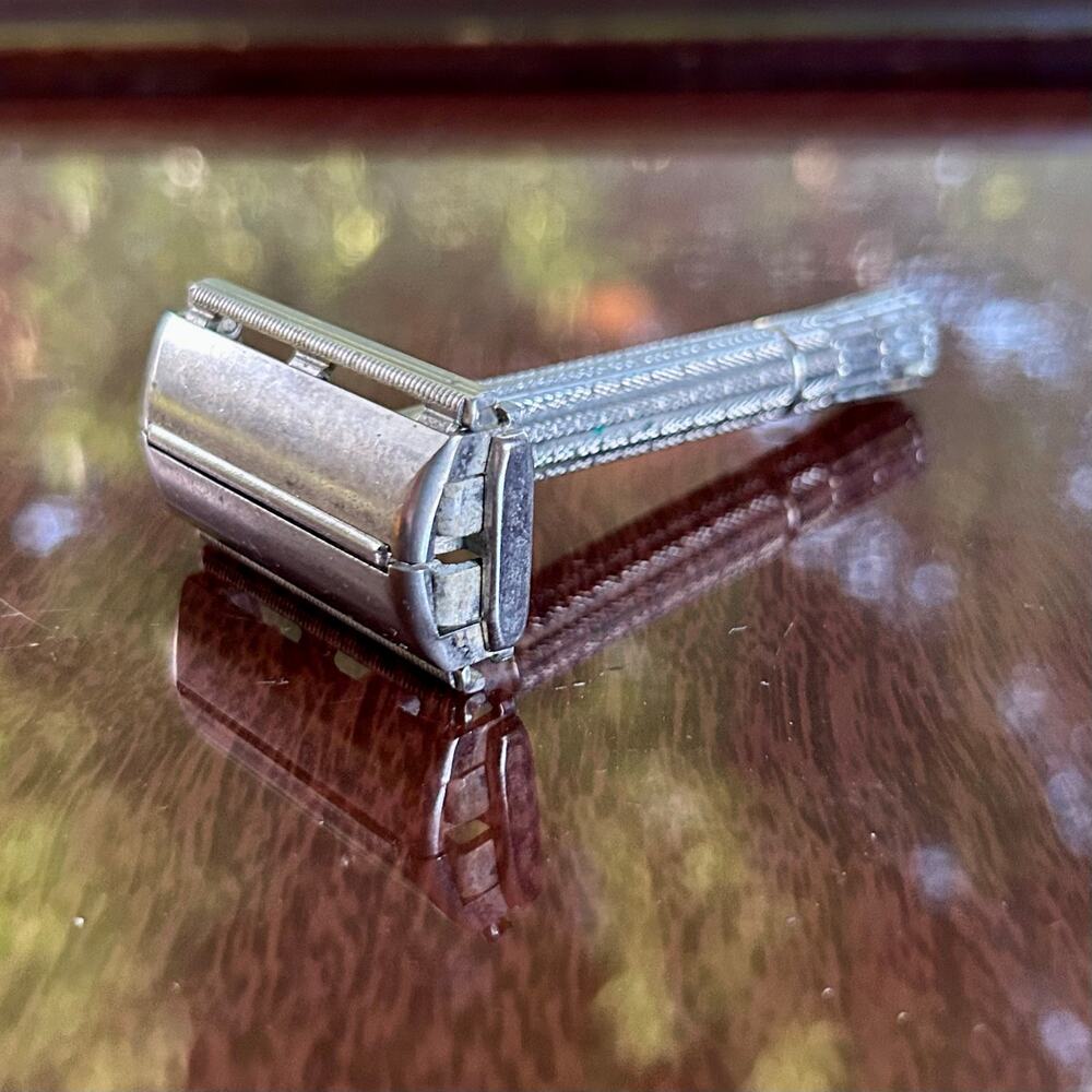 Vintage Safety Razor Double Edge Metal Razor 3.5” Grooming Tool - Picture 2 of 12